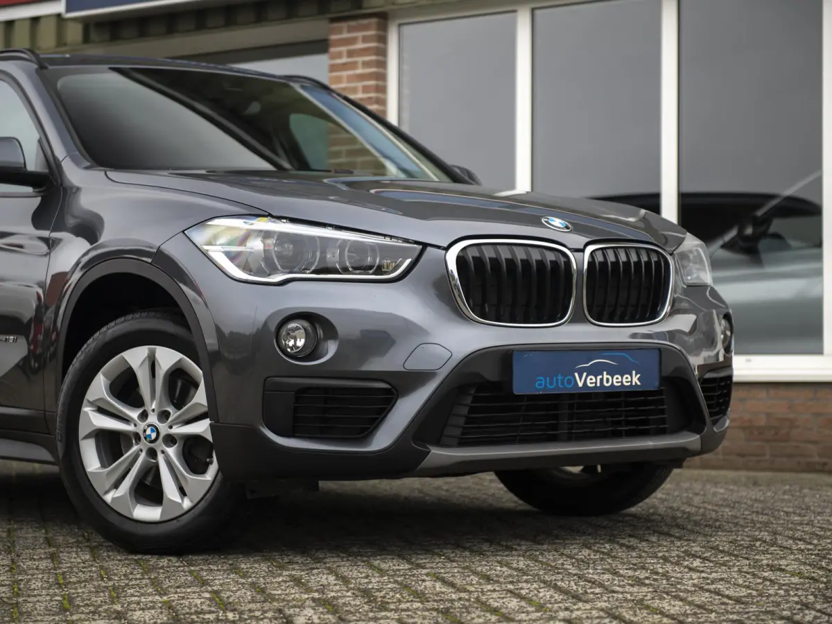 sDrive18iA Centennial Executive | LED | Navi | Trekhaak afneembaar | Stoelverwarming | Donker glas |