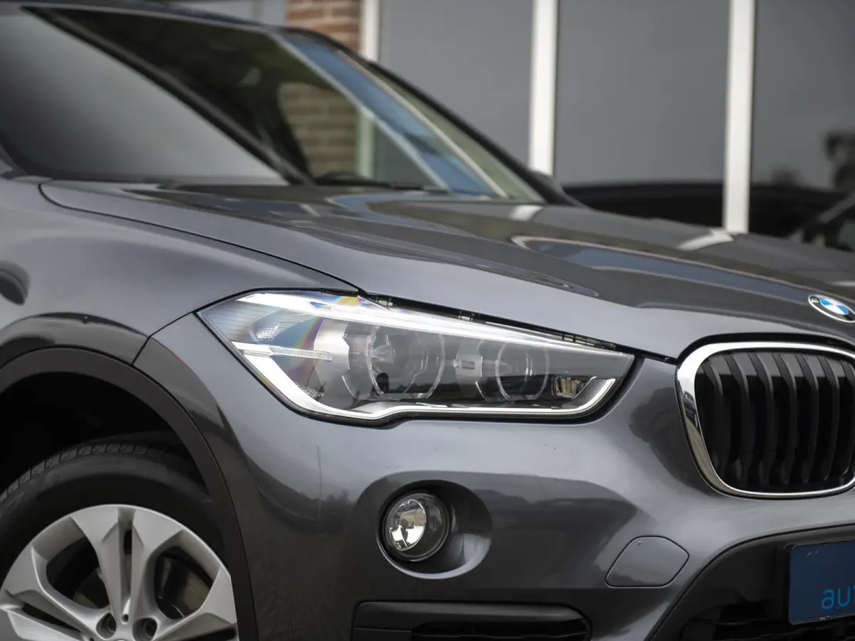 sDrive18iA Centennial Executive | LED | Navi | Trekhaak afneembaar | Stoelverwarming | Donker glas |