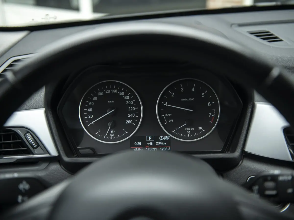 sDrive18iA Centennial Executive | LED | Navi | Trekhaak afneembaar | Stoelverwarming | Donker glas |