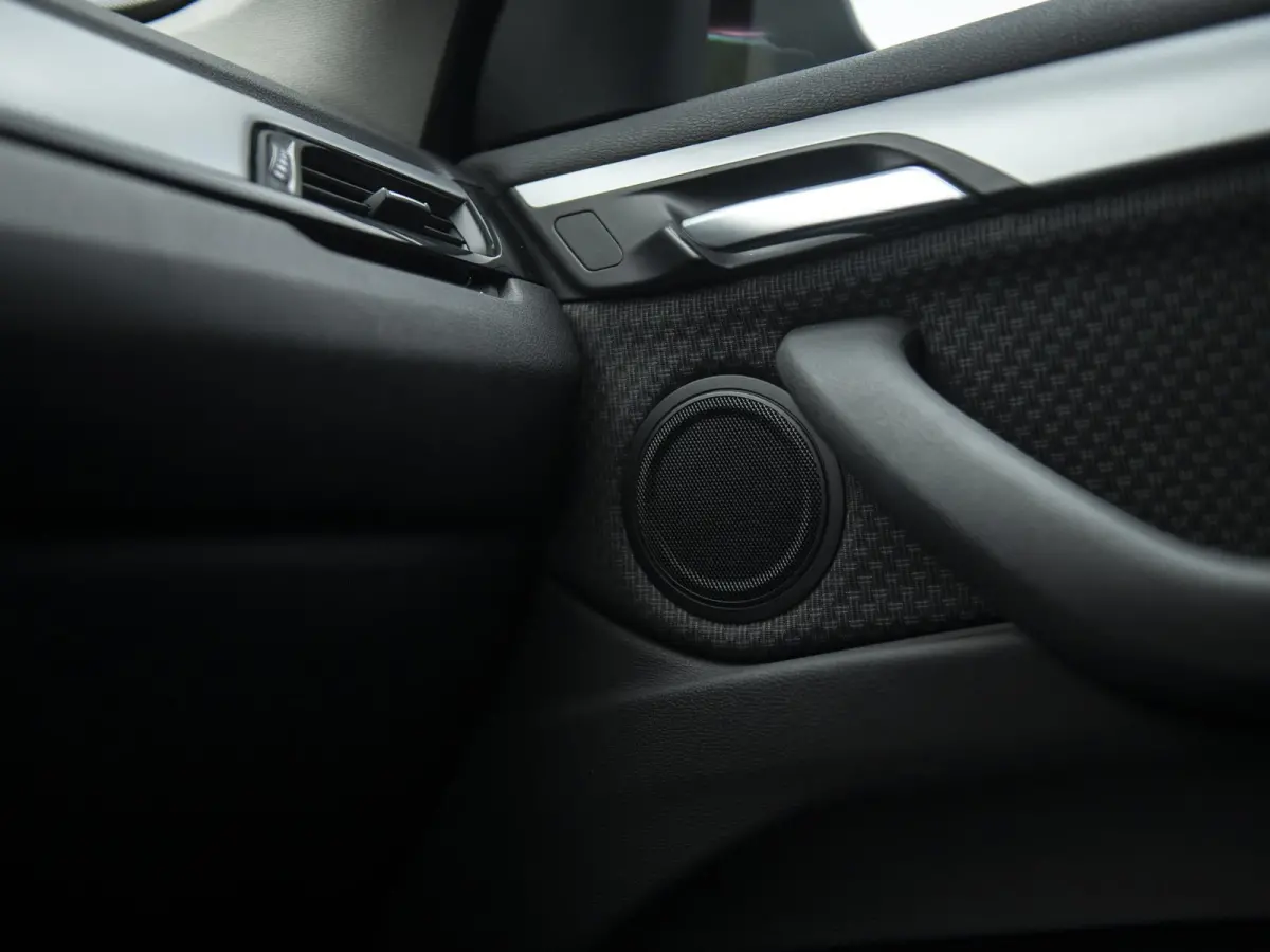 sDrive18iA Centennial Executive | LED | Navi | Trekhaak afneembaar | Stoelverwarming | Donker glas |