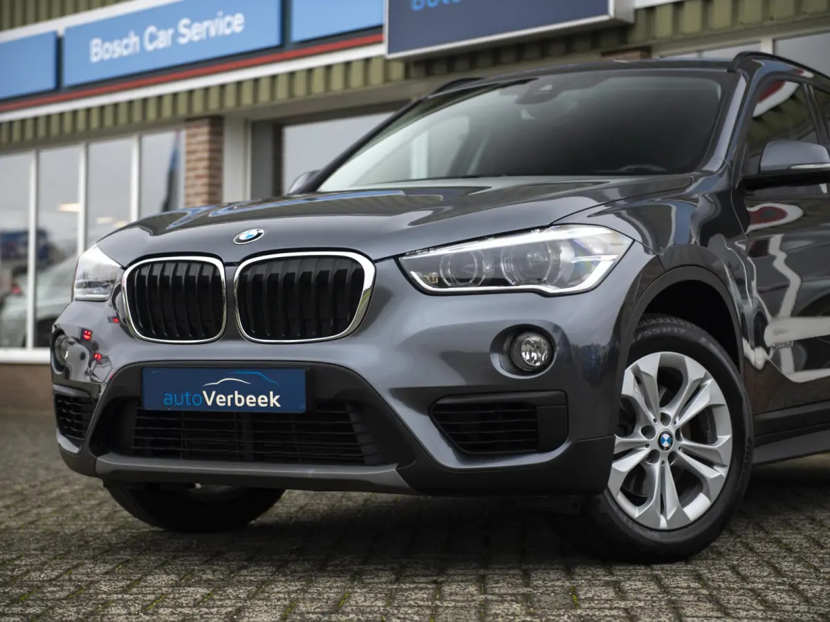 sDrive18iA Centennial Executive | LED | Navi | Trekhaak afneembaar | Stoelverwarming | Donker glas |