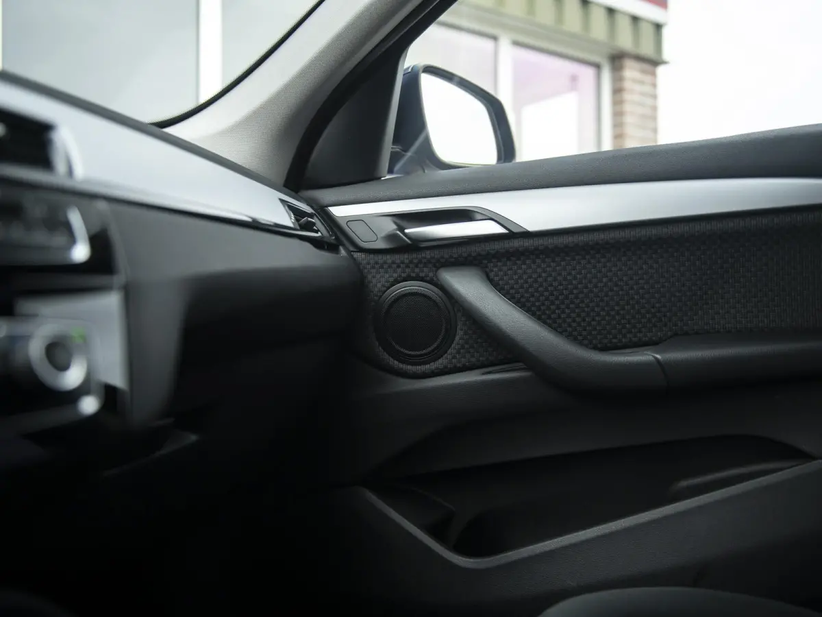 sDrive18iA Centennial Executive | LED | Navi | Trekhaak afneembaar | Stoelverwarming | Donker glas |