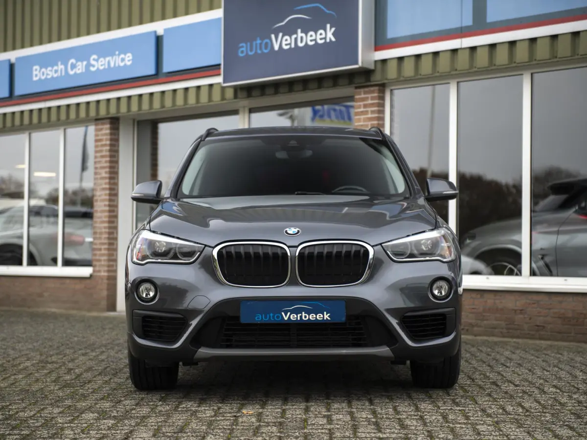 sDrive18iA Centennial Executive | LED | Navi | Trekhaak afneembaar | Stoelverwarming | Donker glas |