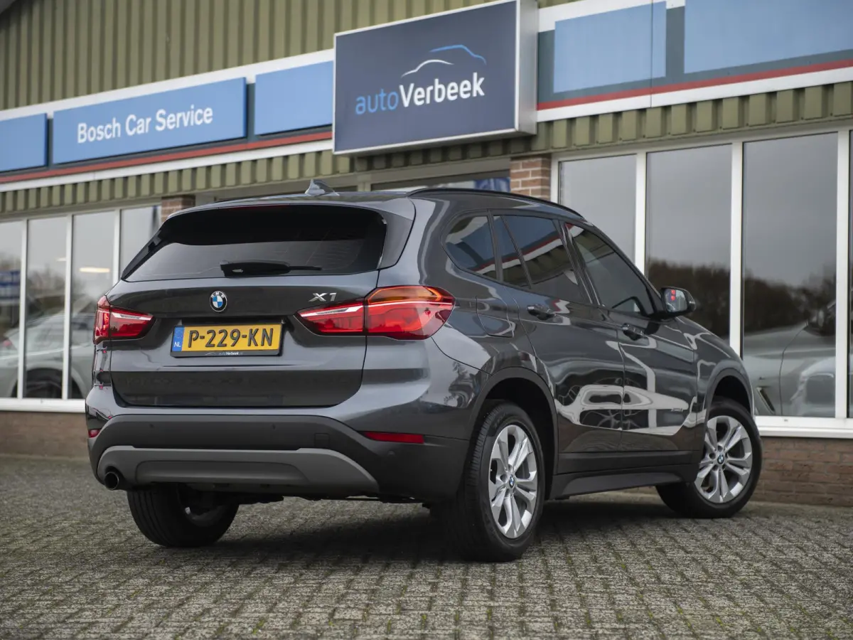 sDrive18iA Centennial Executive | LED | Navi | Trekhaak afneembaar | Stoelverwarming | Donker glas |
