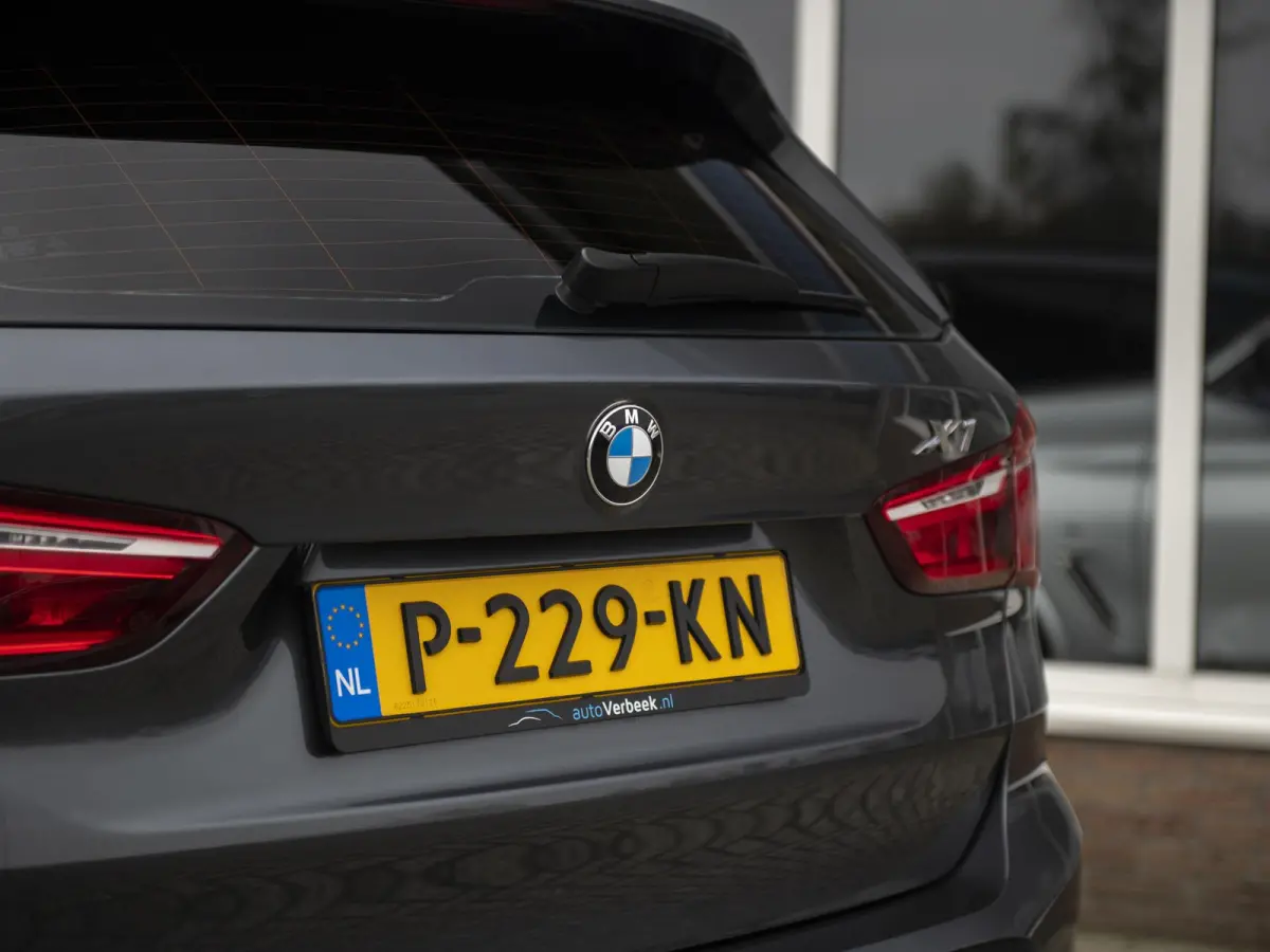 sDrive18iA Centennial Executive | LED | Navi | Trekhaak afneembaar | Stoelverwarming | Donker glas |