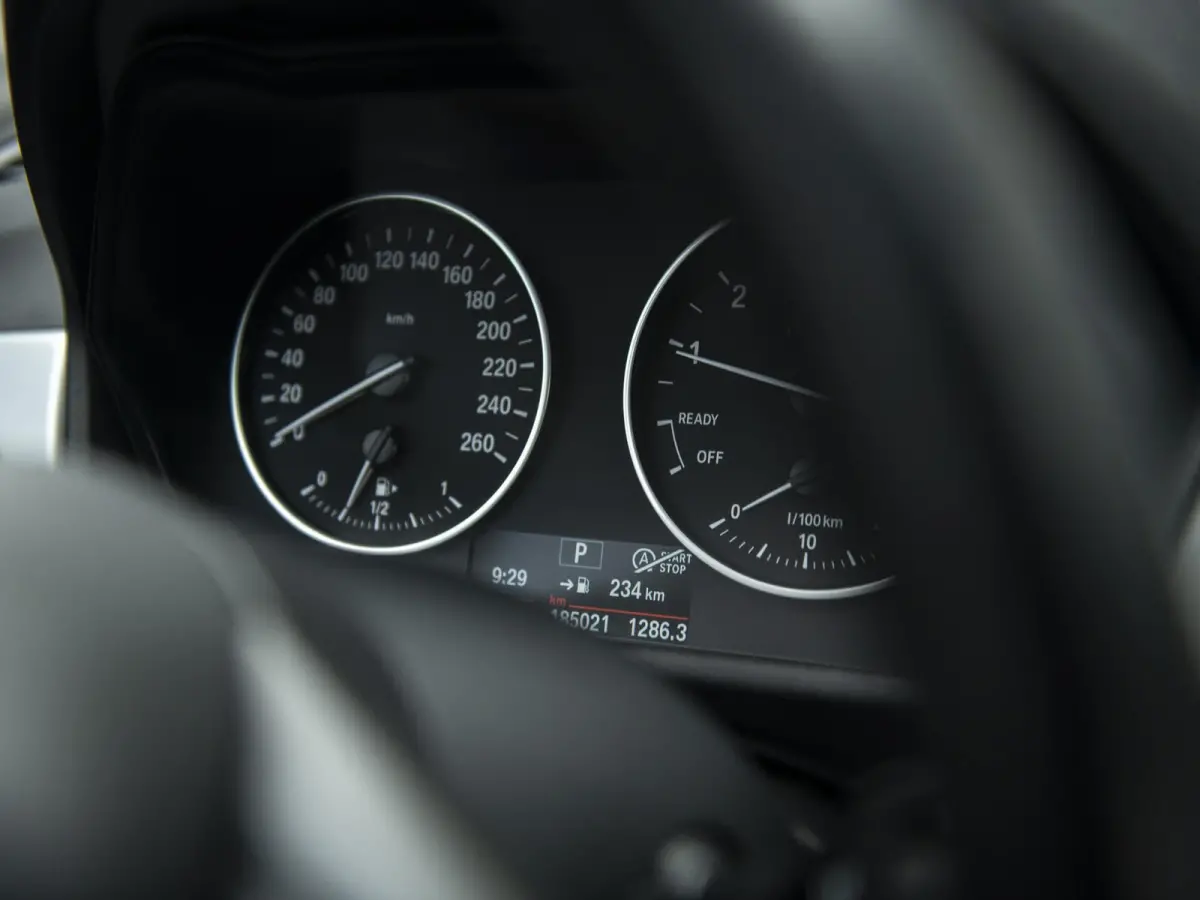 sDrive18iA Centennial Executive | LED | Navi | Trekhaak afneembaar | Stoelverwarming | Donker glas |