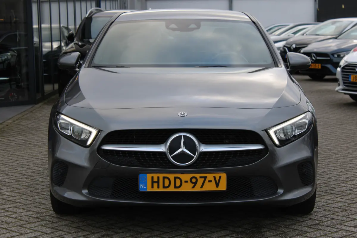 250e AUT8 Premium LEDER CARPLAY WIDESCREEN SFEER CAMERA