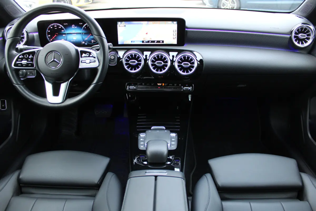 250e AUT8 Premium LEDER CARPLAY WIDESCREEN SFEER CAMERA