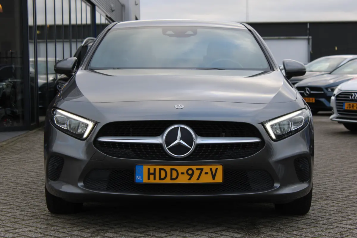 250e AUT8 Premium LEDER CARPLAY WIDESCREEN SFEER CAMERA