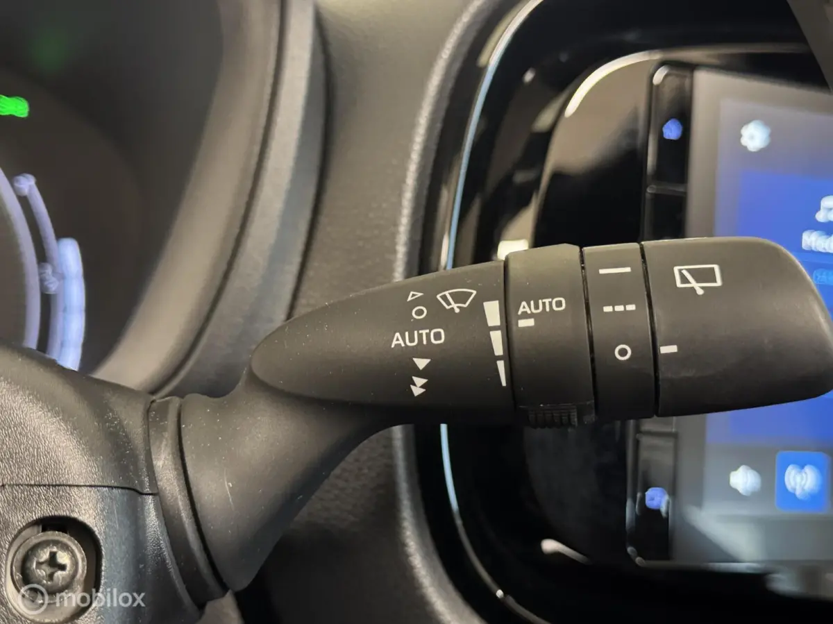 1.0 VVT-i MT Play Cabrio | Line Assist| Climate & Cruise Control | NAV.