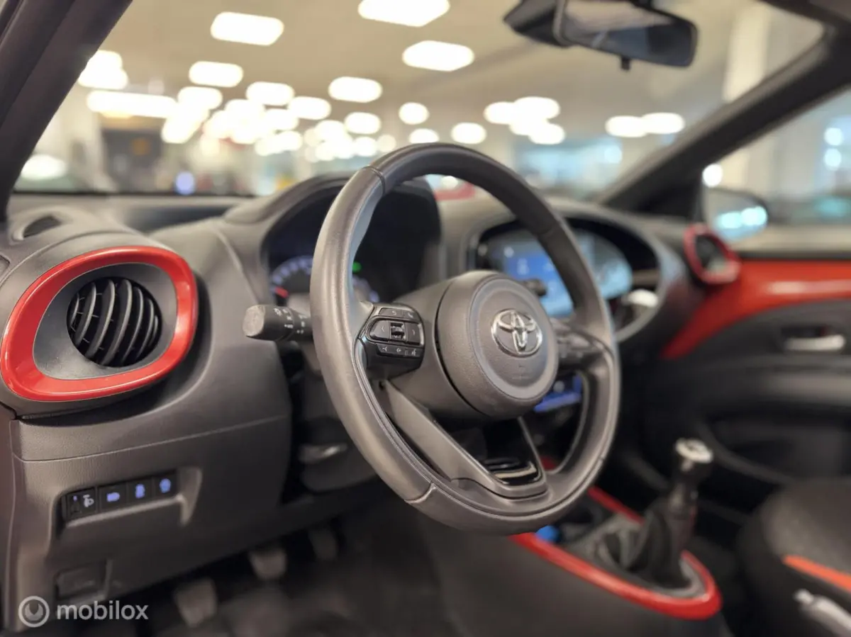 1.0 VVT-i MT Play Cabrio | Line Assist| Climate & Cruise Control | NAV.