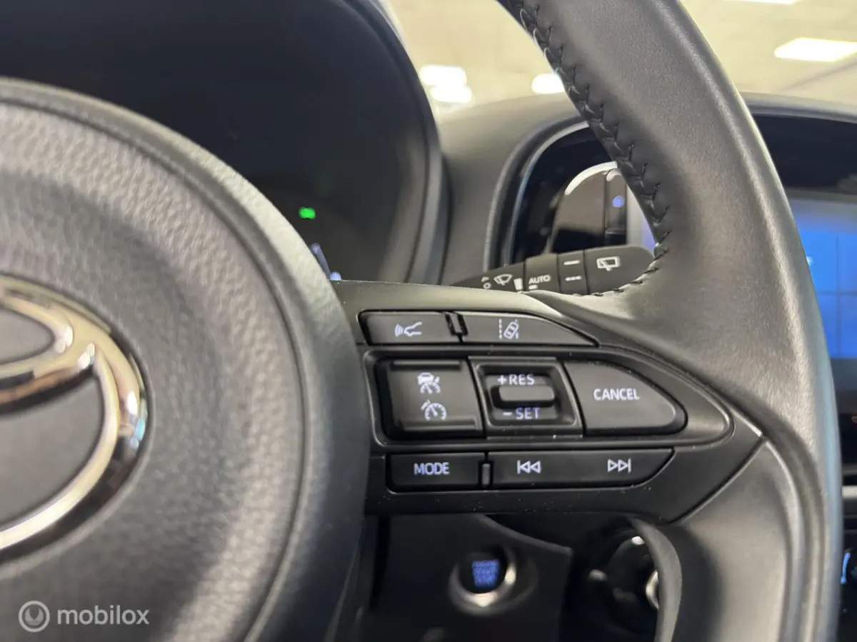 1.0 VVT-i MT Play Cabrio | Line Assist| Climate & Cruise Control | NAV.