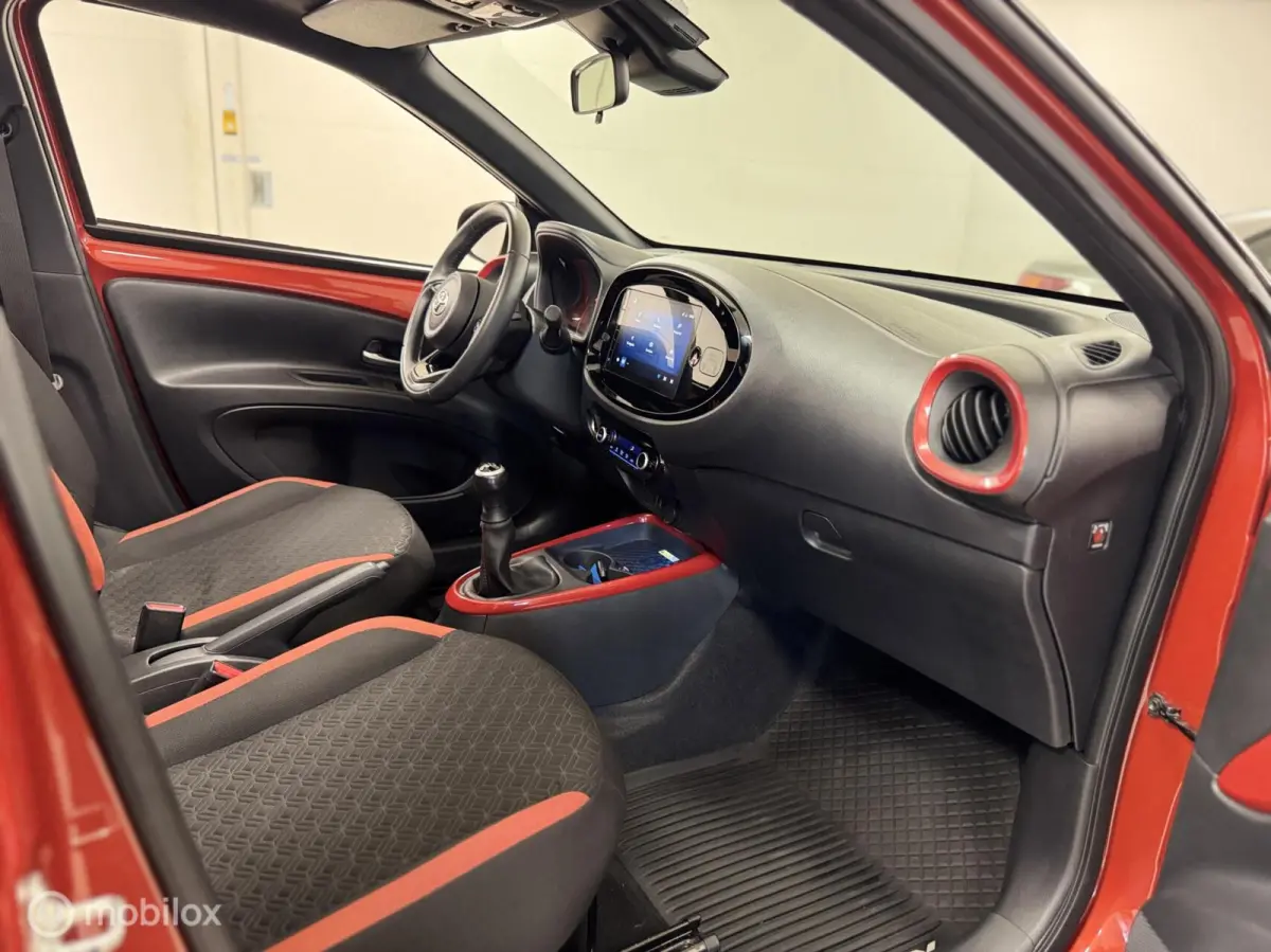 1.0 VVT-i MT Play Cabrio | Line Assist| Climate & Cruise Control | NAV.