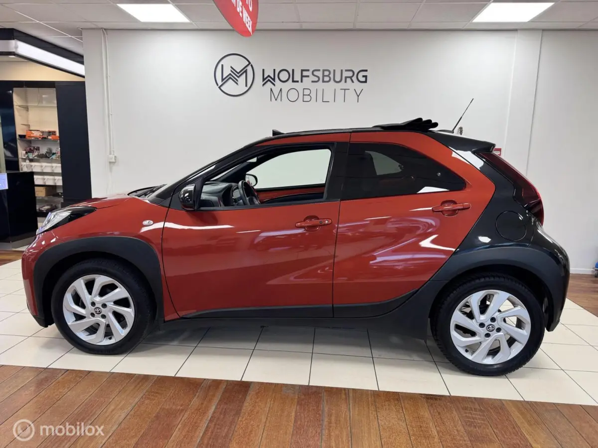 1.0 VVT-i MT Play Cabrio | Line Assist| Climate & Cruise Control | NAV.