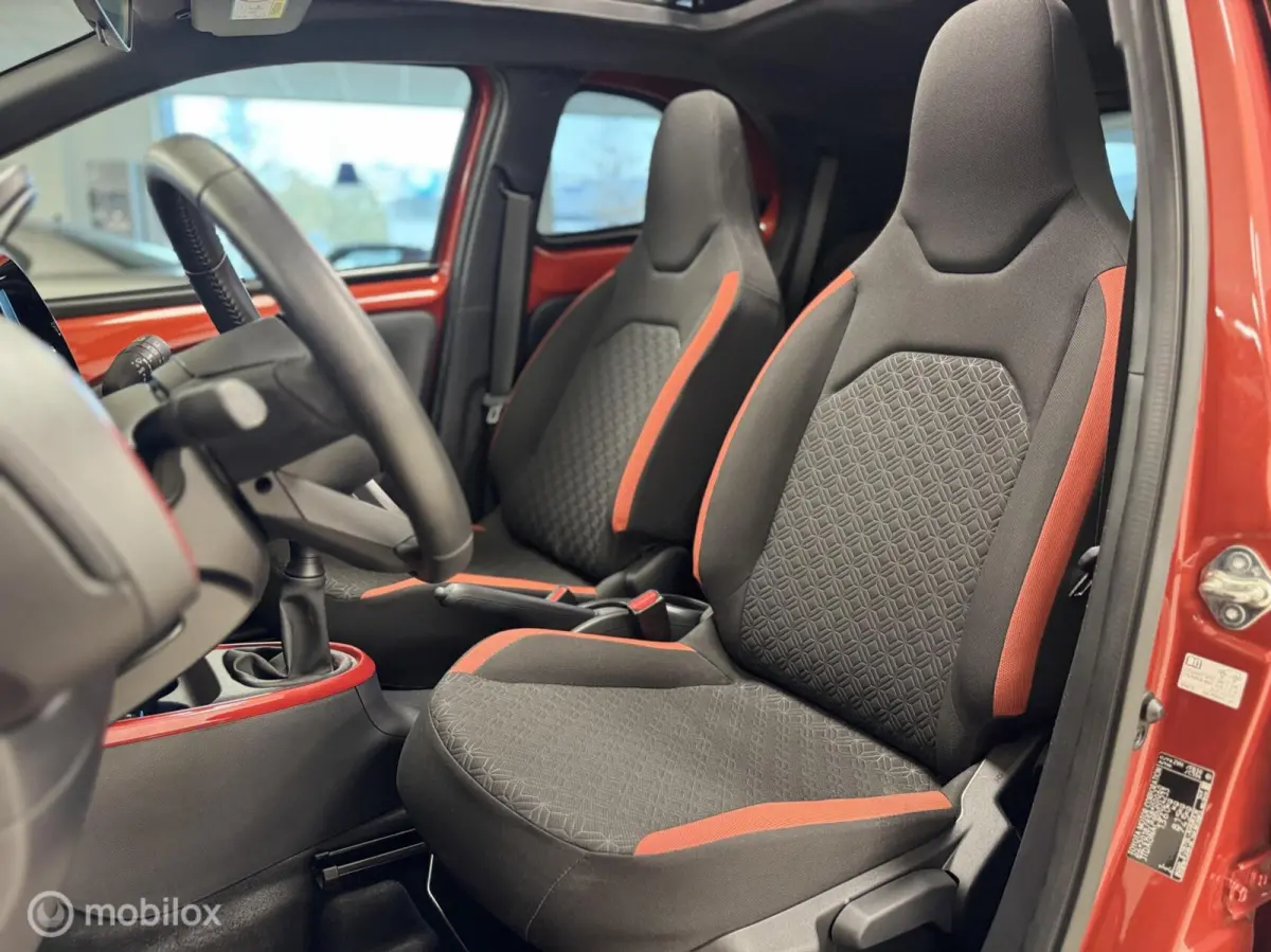 1.0 VVT-i MT Play Cabrio | Line Assist| Climate & Cruise Control | NAV.