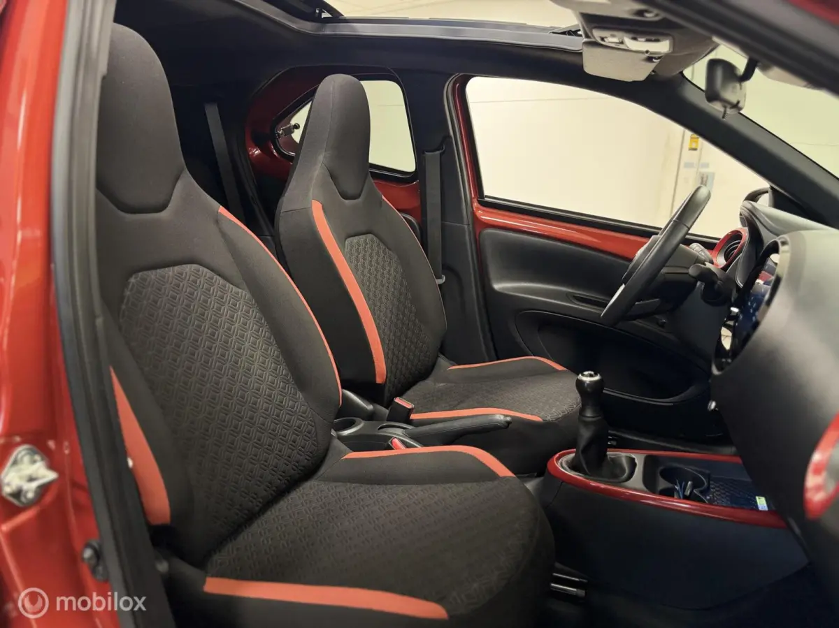 1.0 VVT-i MT Play Cabrio | Line Assist| Climate & Cruise Control | NAV.