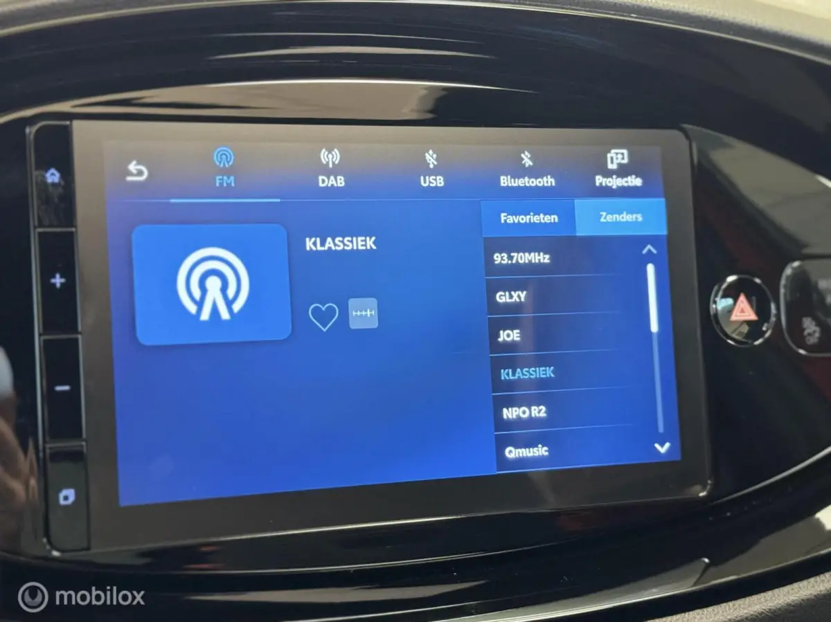1.0 VVT-i MT Play Cabrio | Line Assist| Climate & Cruise Control | NAV.