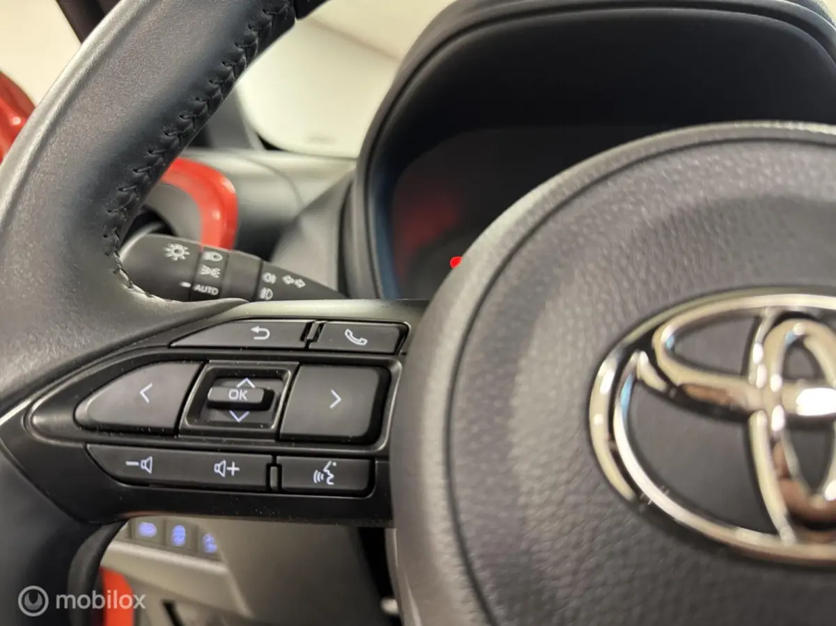 1.0 VVT-i MT Play Cabrio | Line Assist| Climate & Cruise Control | NAV.