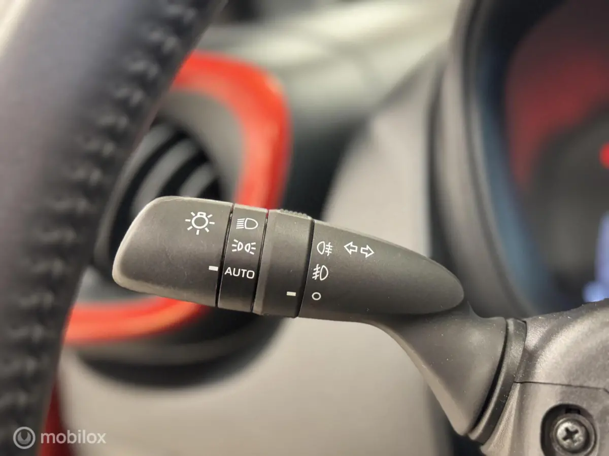 1.0 VVT-i MT Play Cabrio | Line Assist| Climate & Cruise Control | NAV.