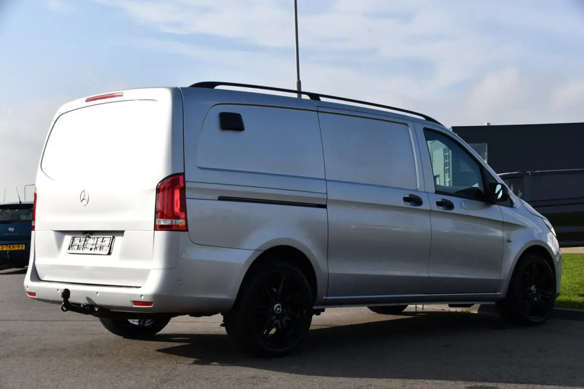 119 CDI L2 AMG Edition Adaptieve Cruise, Camera, Carplay, LED, Stoelverwarming, Leder, Trekhaak, Multimedia, Uniek!