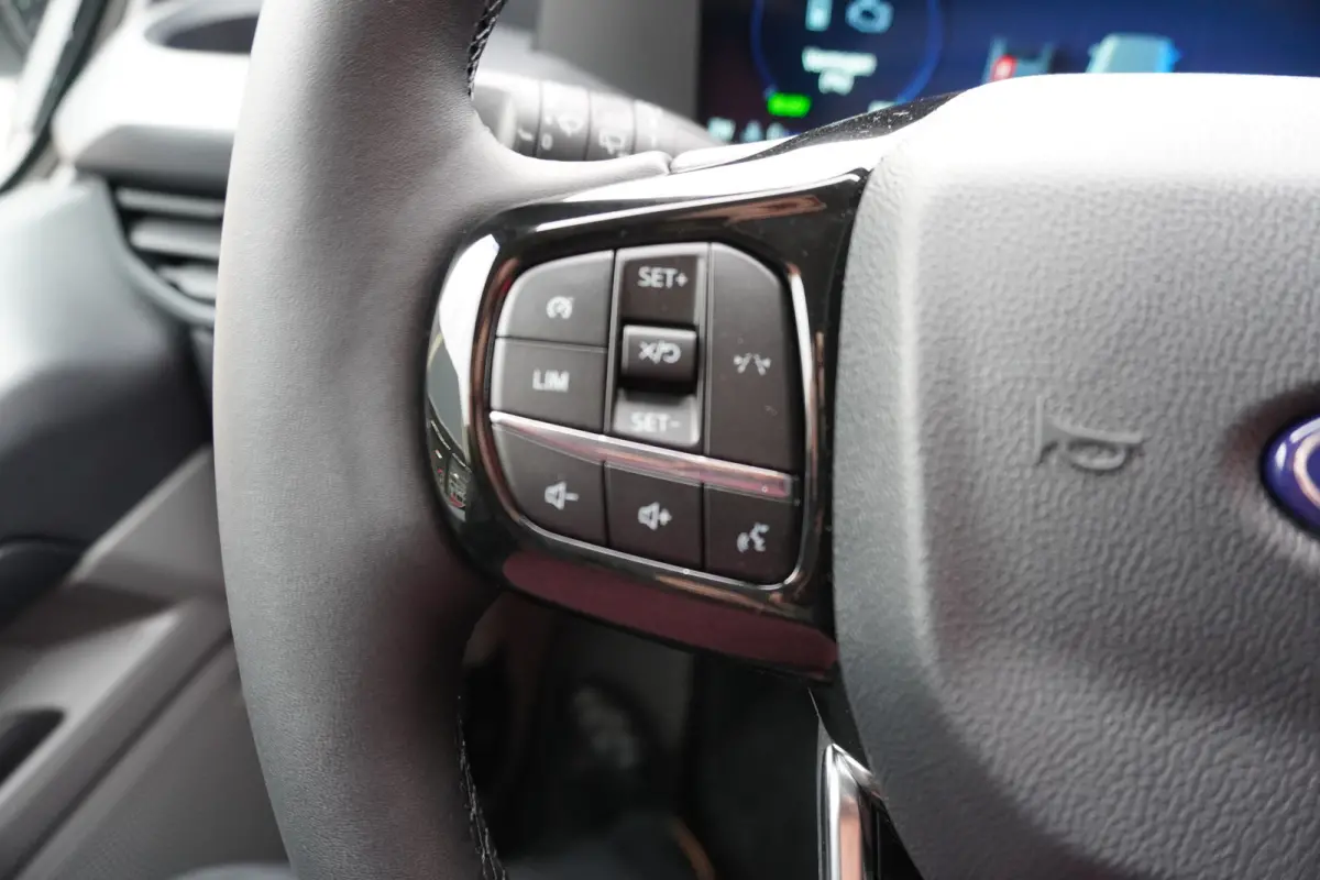 340L 2.5 PHEV 233PK L2H1 Trend 9 Persoons PHEV Automaat Nr. V141 | Hybride | Airco | Cruise | Apple CP| Side bars  DEMO