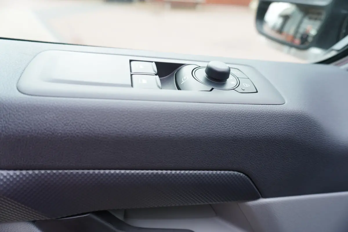 340L 2.5 PHEV 233PK L2H1 Trend 9 Persoons PHEV Automaat Nr. V141 | Hybride | Airco | Cruise | Apple CP| Side bars  DEMO