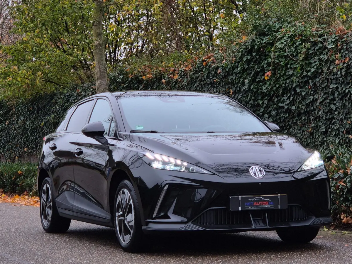 64 KhW Full Optie 360 Cam Pilot CarPlay LED 5 jaar Fabrieksgarantie! 1e- EigenaarNL NAP Top staat Luxury 64 kWh