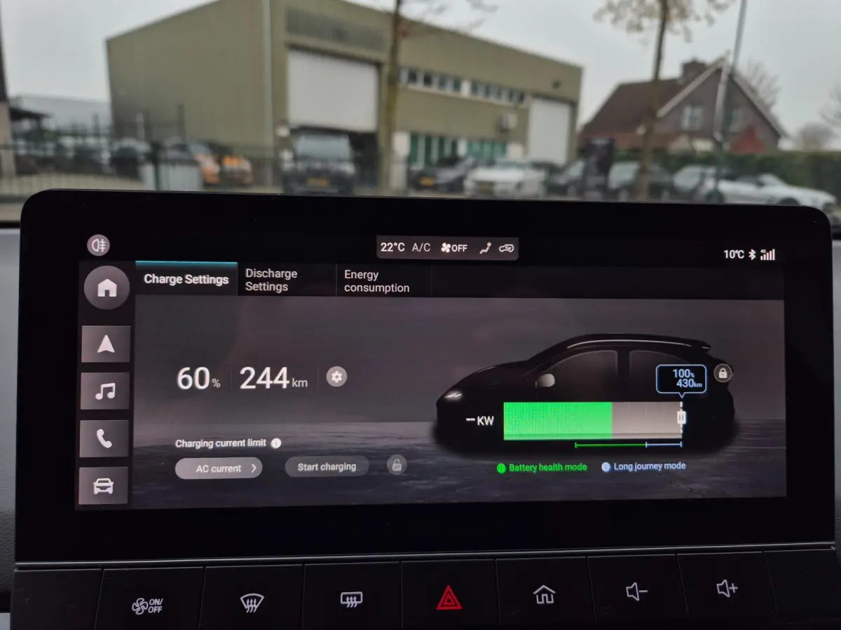 64 KhW Full Optie 360 Cam Pilot CarPlay LED 5 jaar Fabrieksgarantie! 1e- EigenaarNL NAP Top staat Luxury 64 kWh