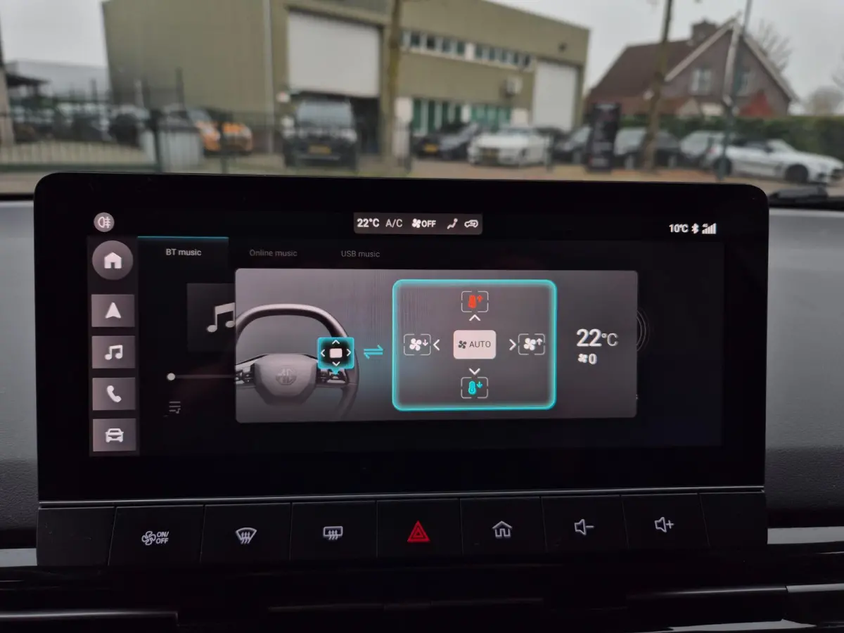 64 KhW Full Optie 360 Cam Pilot CarPlay LED 5 jaar Fabrieksgarantie! 1e- EigenaarNL NAP Top staat Luxury 64 kWh