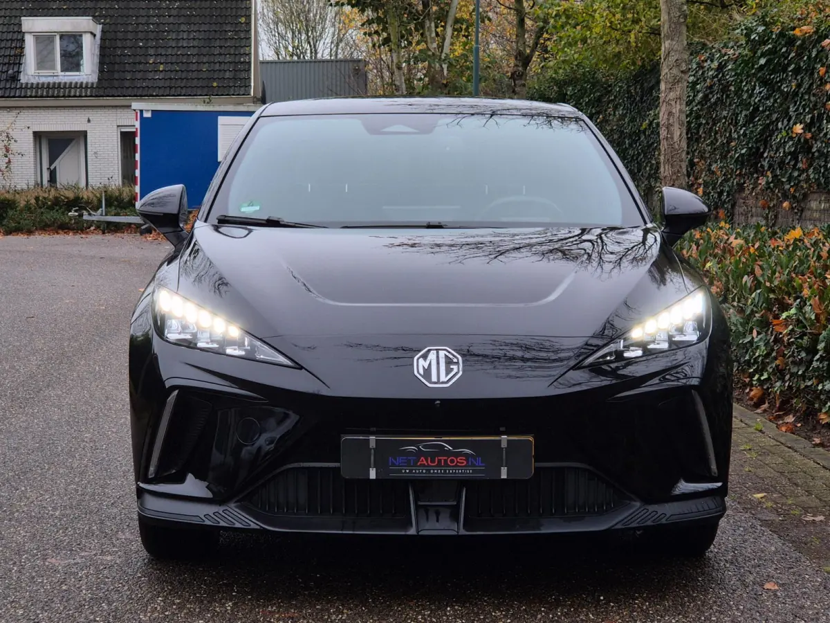 64 KhW Full Optie 360 Cam Pilot CarPlay LED 5 jaar Fabrieksgarantie! 1e- EigenaarNL NAP Top staat Luxury 64 kWh