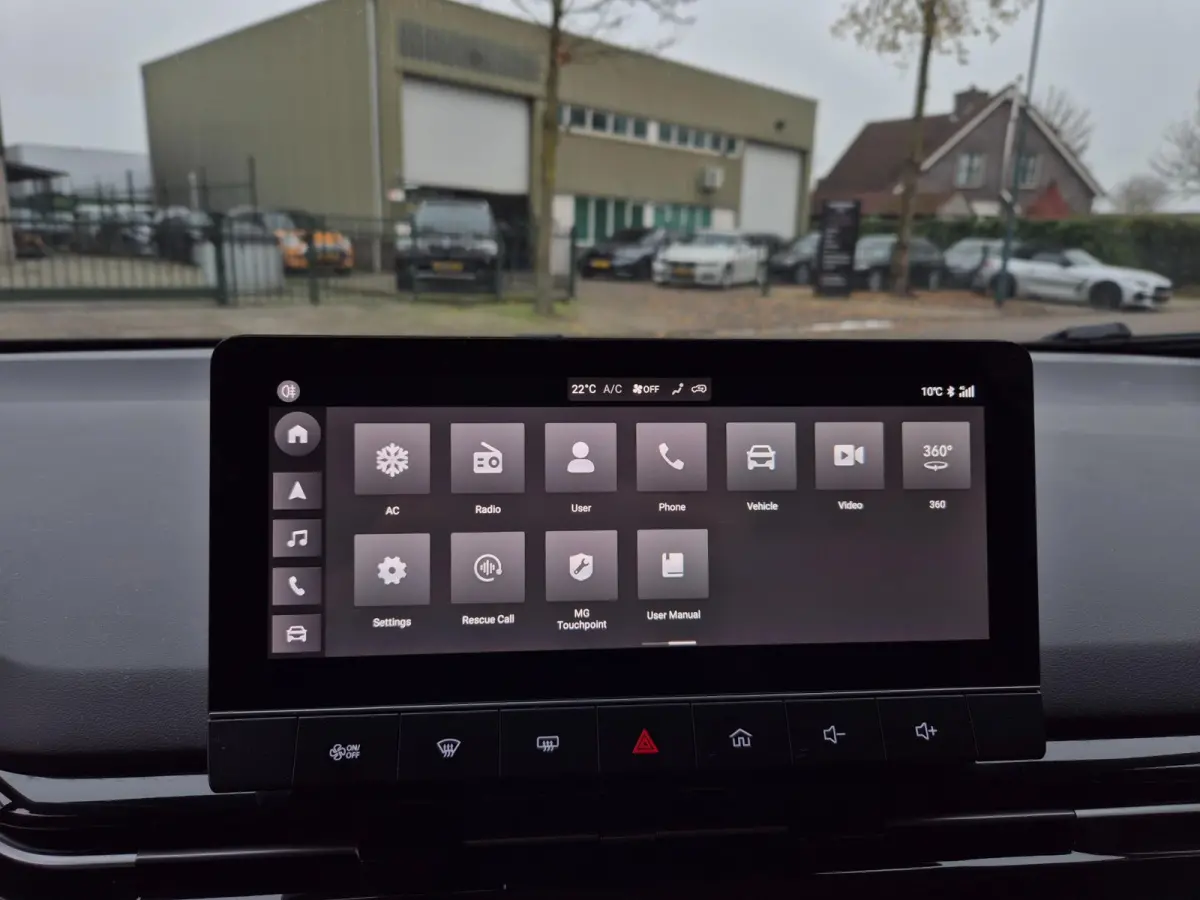 64 KhW Full Optie 360 Cam Pilot CarPlay LED 5 jaar Fabrieksgarantie! 1e- EigenaarNL NAP Top staat Luxury 64 kWh