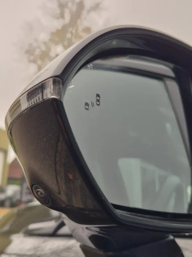 64 KhW Full Optie 360 Cam Pilot CarPlay LED 5 jaar Fabrieksgarantie! 1e- EigenaarNL NAP Top staat Luxury 64 kWh