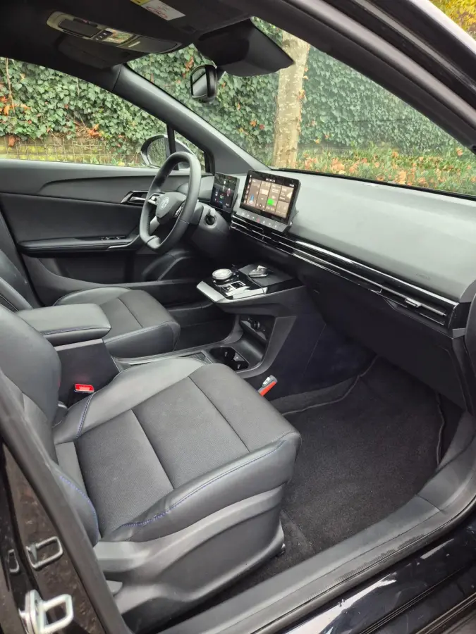 64 KhW Full Optie 360 Cam Pilot CarPlay LED 5 jaar Fabrieksgarantie! 1e- EigenaarNL NAP Top staat Luxury 64 kWh
