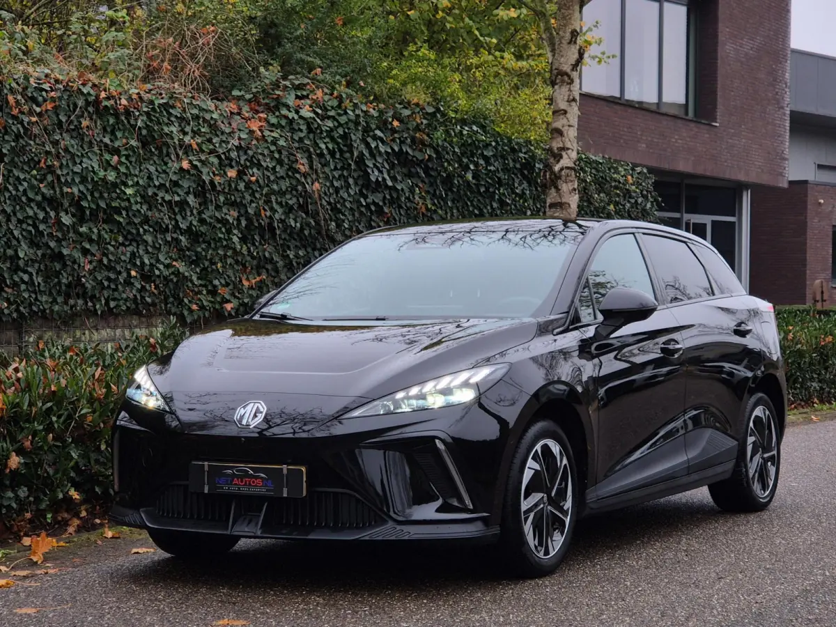64 KhW Full Optie 360 Cam Pilot CarPlay LED 5 jaar Fabrieksgarantie! 1e- EigenaarNL NAP Top staat Luxury 64 kWh