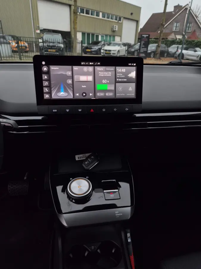 64 KhW Full Optie 360 Cam Pilot CarPlay LED 5 jaar Fabrieksgarantie! 1e- EigenaarNL NAP Top staat Luxury 64 kWh