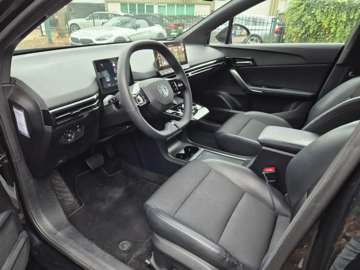 64 KhW Full Optie 360 Cam Pilot CarPlay LED 5 jaar Fabrieksgarantie! 1e- EigenaarNL NAP Top staat Luxury 64 kWh
