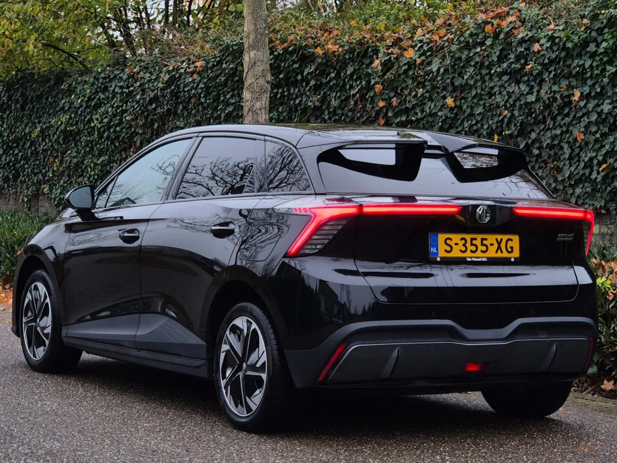 64 KhW Full Optie 360 Cam Pilot CarPlay LED 5 jaar Fabrieksgarantie! 1e- EigenaarNL NAP Top staat Luxury 64 kWh