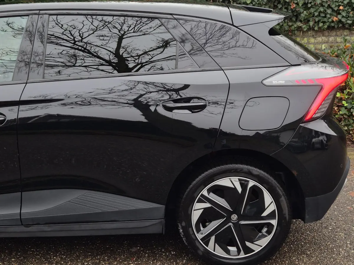 64 KhW Full Optie 360 Cam Pilot CarPlay LED 5 jaar Fabrieksgarantie! 1e- EigenaarNL NAP Top staat Luxury 64 kWh