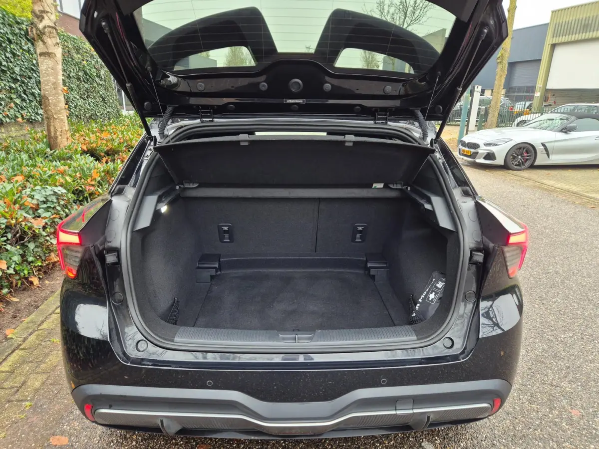 64 KhW Full Optie 360 Cam Pilot CarPlay LED 5 jaar Fabrieksgarantie! 1e- EigenaarNL NAP Top staat Luxury 64 kWh