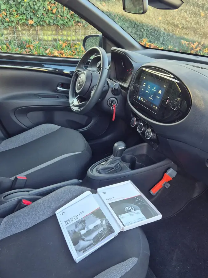 Camera Cruise Zwart Automaat CarPlay 1e-eigenaar NAP NL Auto Fabrieksgarantie! 1.0 VVT-i S-CVT Play