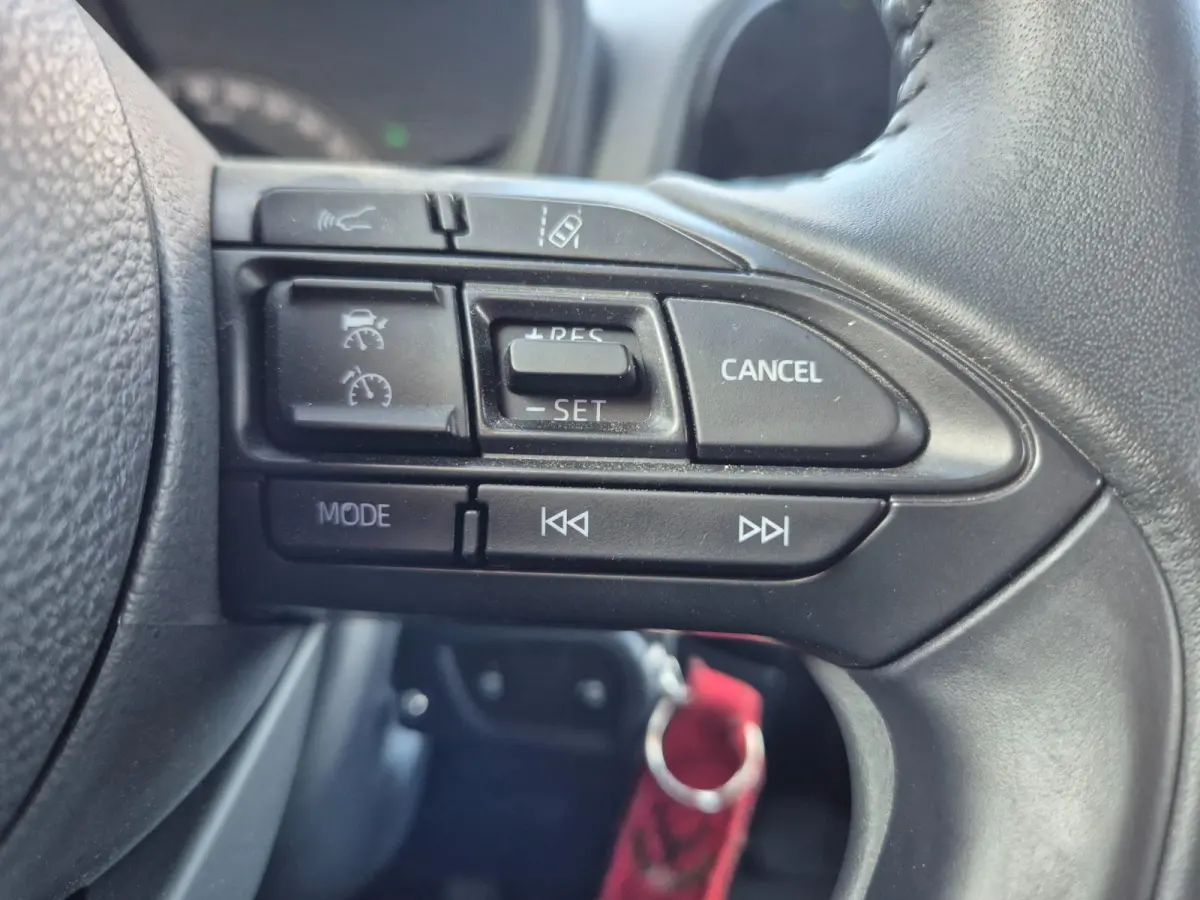 Camera Cruise Zwart Automaat CarPlay 1e-eigenaar NAP NL Auto Fabrieksgarantie! 1.0 VVT-i S-CVT Play