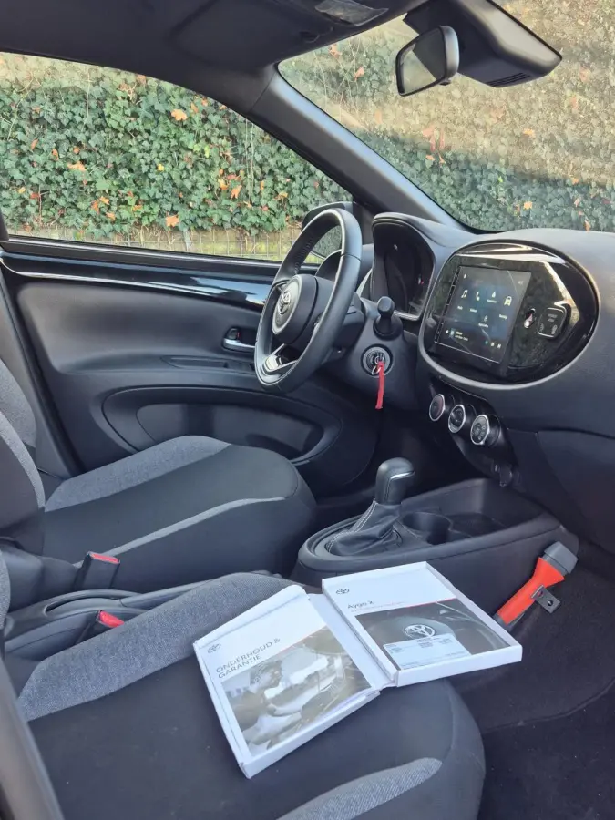 Camera Cruise Zwart Automaat CarPlay 1e-eigenaar NAP NL Auto Fabrieksgarantie! 1.0 VVT-i S-CVT Play