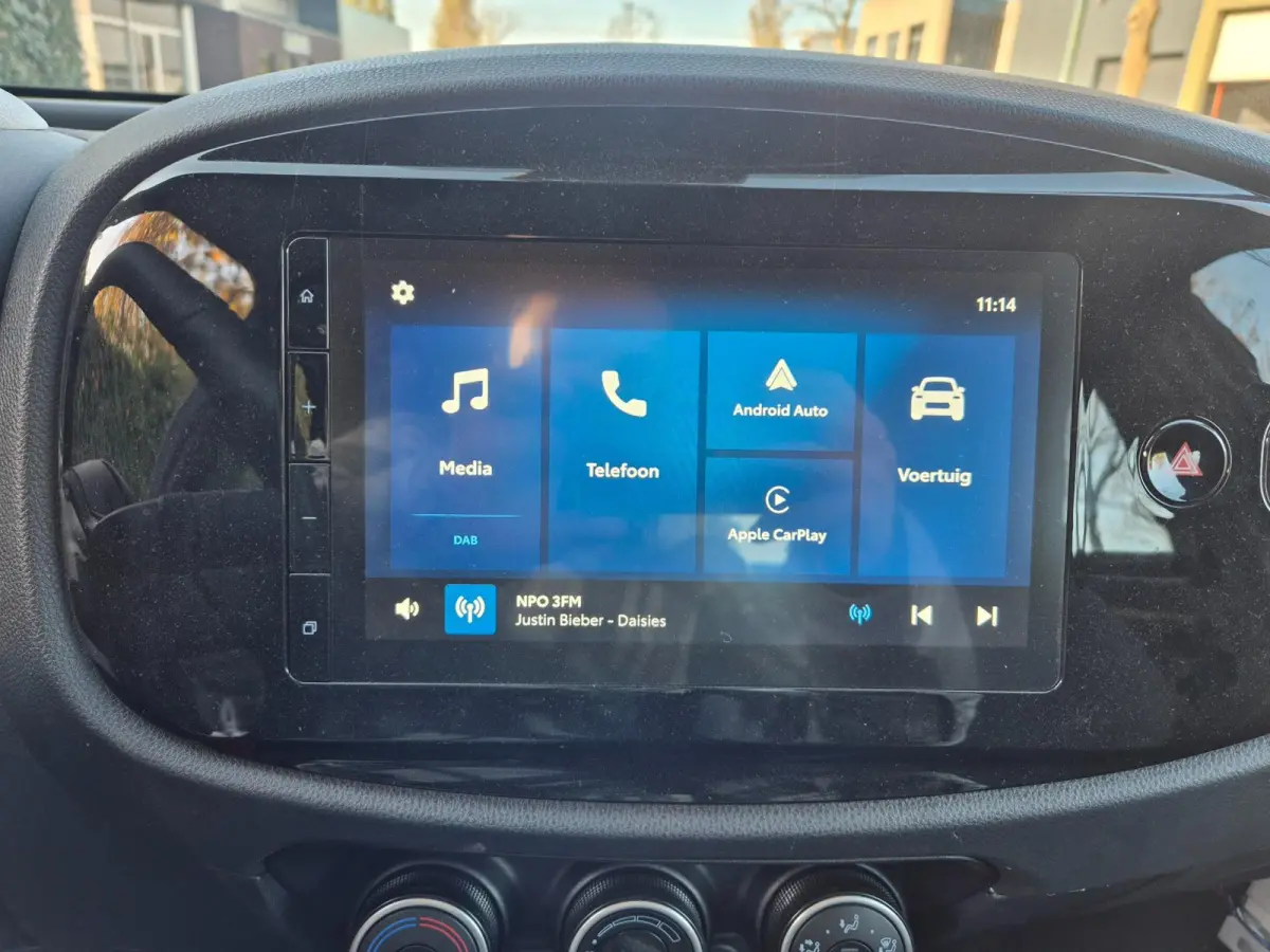 Camera Cruise Zwart Automaat CarPlay 1e-eigenaar NAP NL Auto Fabrieksgarantie! 1.0 VVT-i S-CVT Play