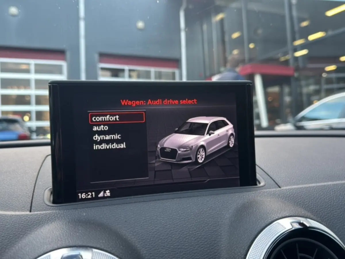 1.0 TFSI S-TRONIC S-LINE PANO-DAK/NAVI/CRUISE/PDC
