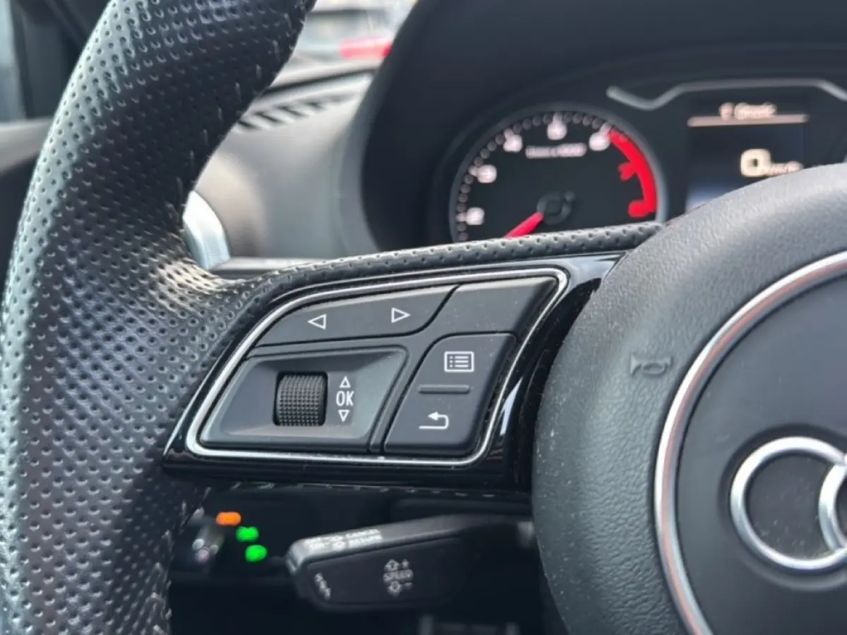 1.0 TFSI S-TRONIC S-LINE PANO-DAK/NAVI/CRUISE/PDC