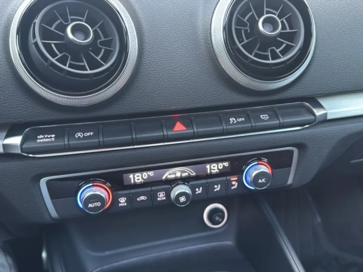 1.0 TFSI S-TRONIC S-LINE PANO-DAK/NAVI/CRUISE/PDC