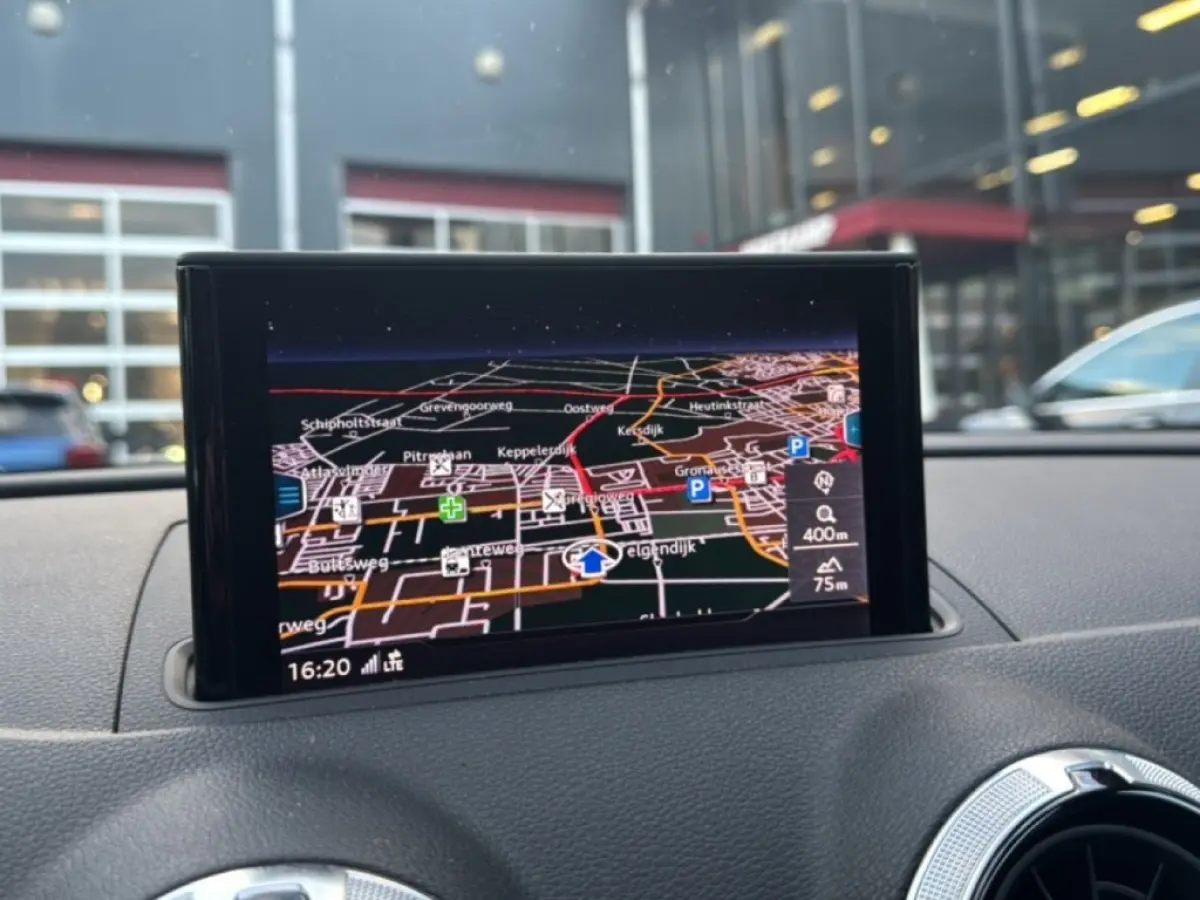 1.0 TFSI S-TRONIC S-LINE PANO-DAK/NAVI/CRUISE/PDC