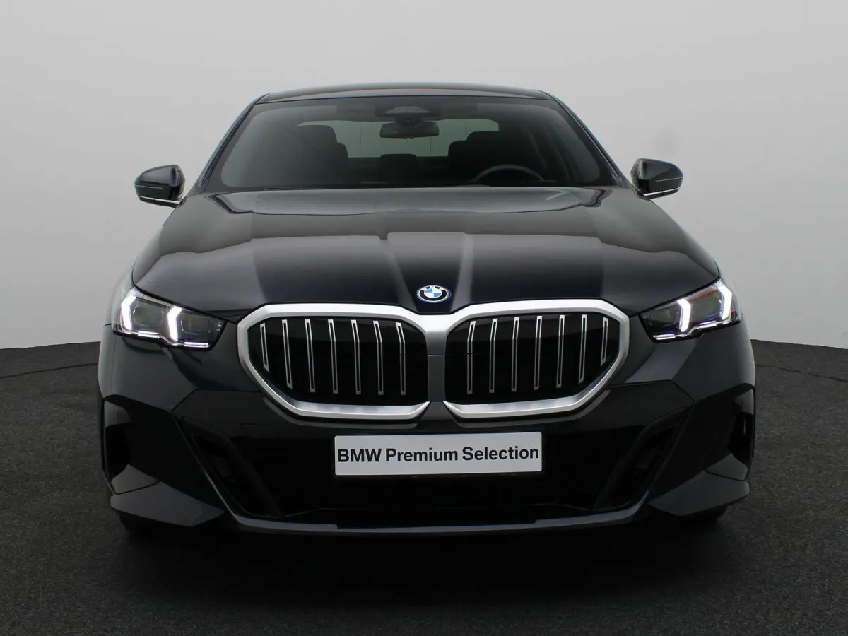 550e xDrive M Sportpakket | Adaptief Onderstel Professional | Driving Assistant | Harman Kardon | 20''