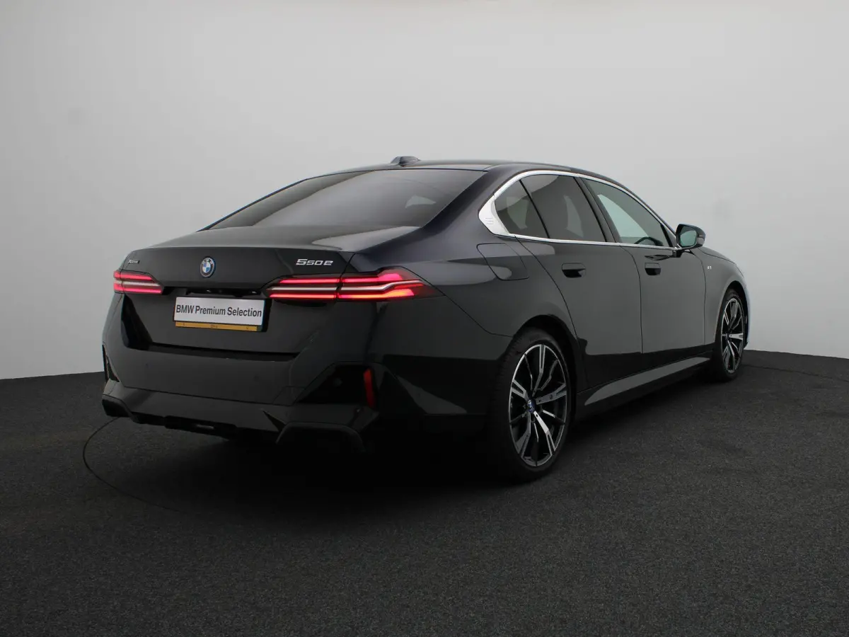 550e xDrive M Sportpakket | Adaptief Onderstel Professional | Driving Assistant | Harman Kardon | 20''
