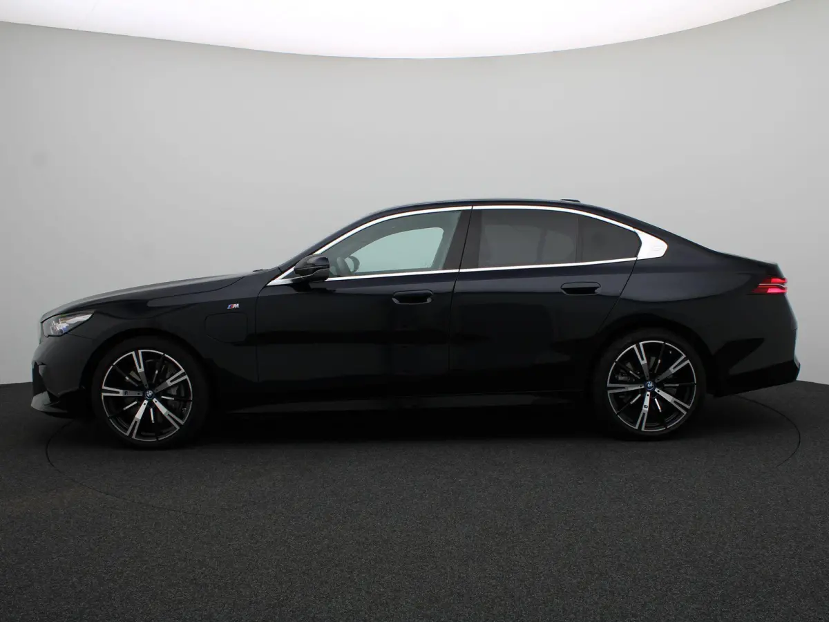 550e xDrive M Sportpakket | Adaptief Onderstel Professional | Driving Assistant | Harman Kardon | 20''